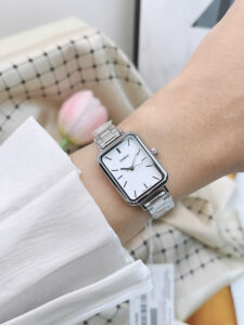 Đồng hồ Casio Nữ chữ nhật size nhỏ Mặt màu trắng LTP-V009D-7EUDF